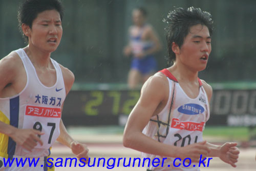 [06관서실업단]류지산, 빗속의 10000m 데뷔무대 사진