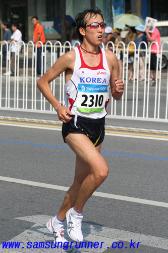 [베이징올림픽]남자마라톤 이명승 18위, 이봉주 28위