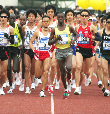 마라톤 선수들의 달리는 모습